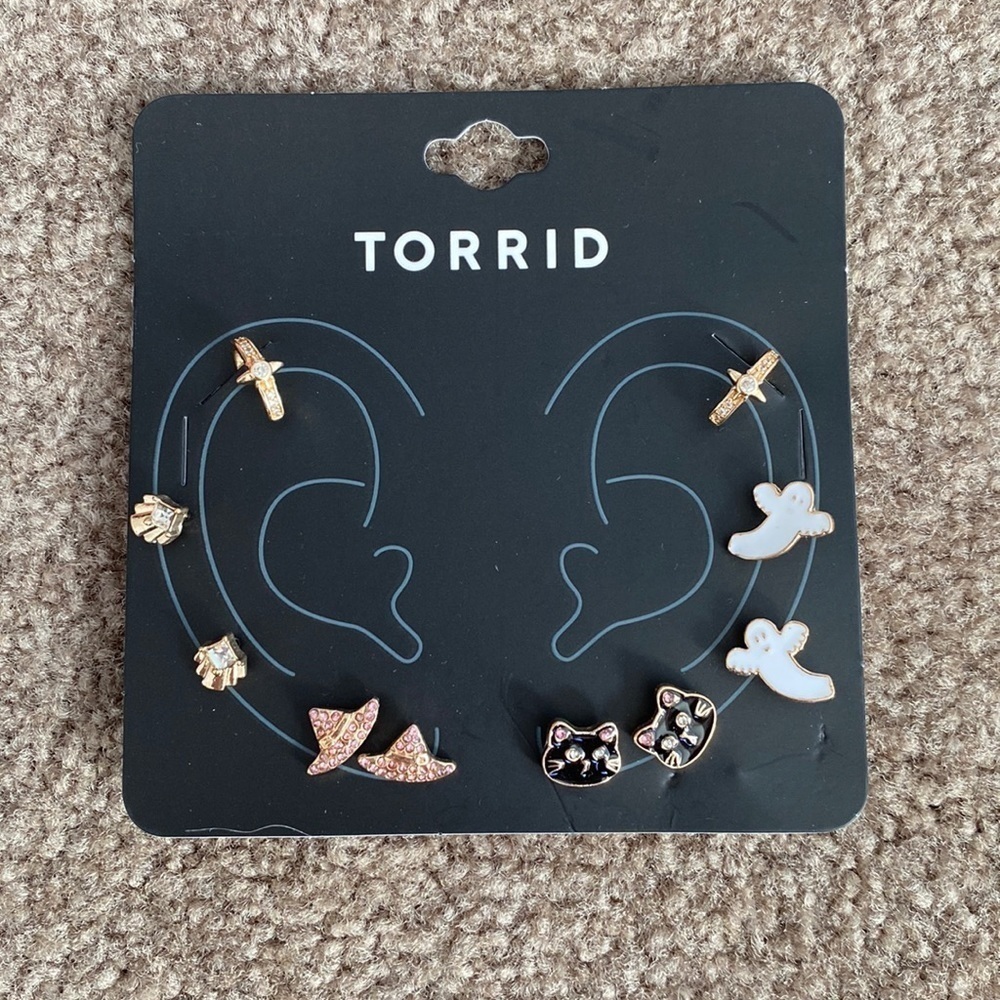 Torrid - Spooky Ghost Stud Set & Cuff​​​​​​​​​​